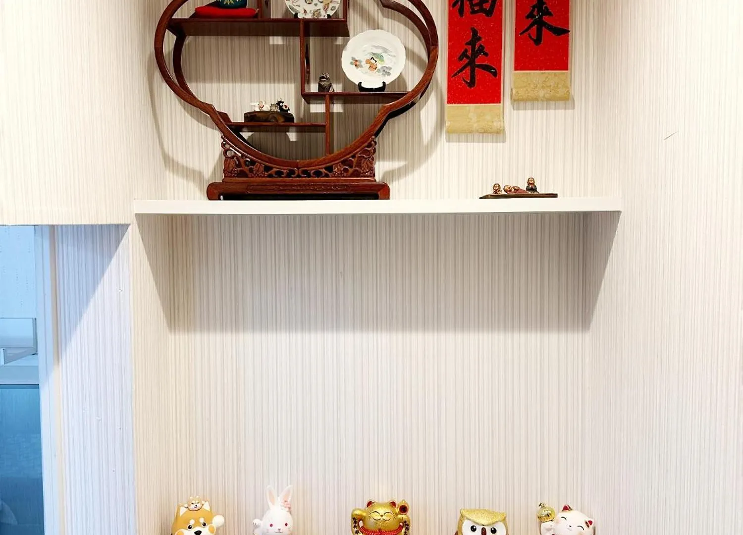 Villa 中央区独栋三室2卫一厅小楼供您使用，双地铁，车站徒步6分钟。满足您吃住行游购娱的各项选择